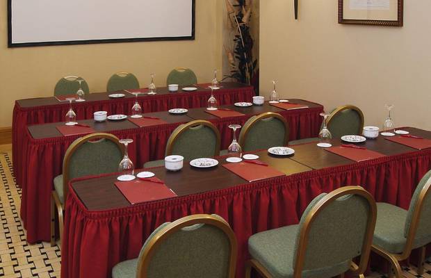 Los Brezos Hotel ILUNION Mérida Palace Mérida